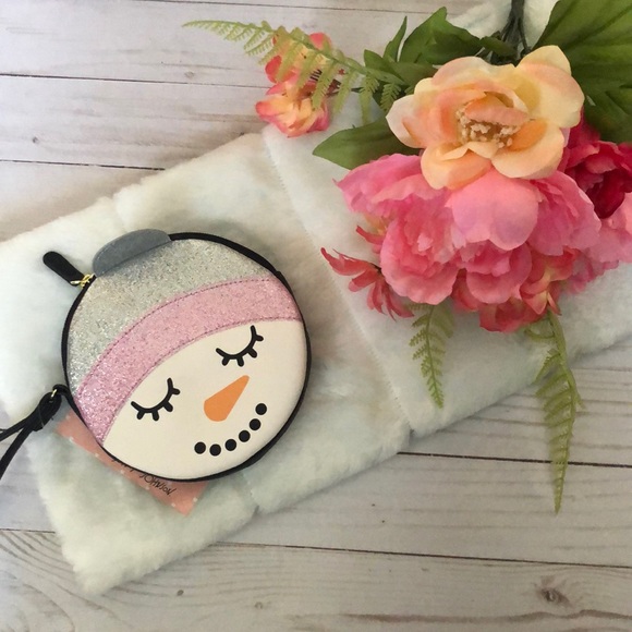 Betsey Johnson Handbags - Betsey Johnson Wristlet